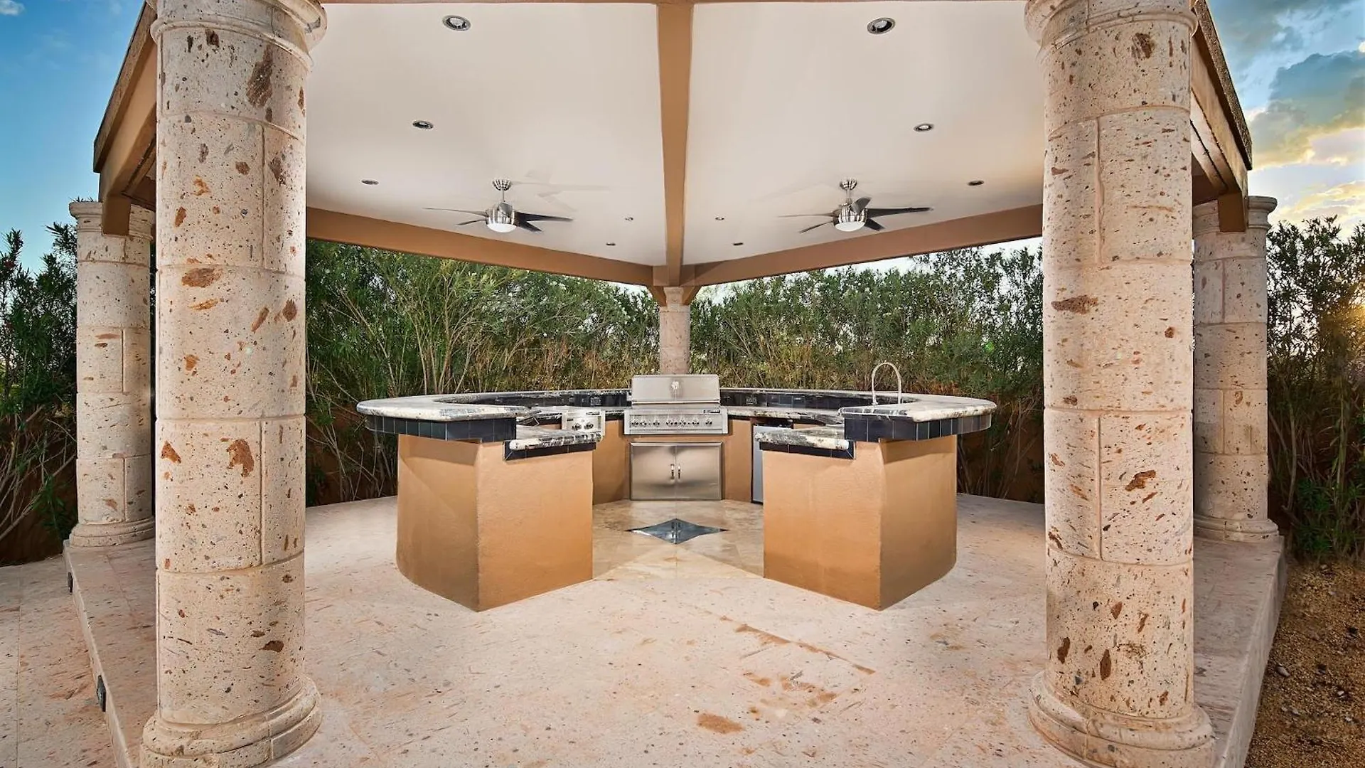 Luxury Estate, Heated Pool, Pickleball Court, More Willa